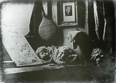 L. J. M. Daguerre - Zátiší z ateliéru kabinetu kuriozit (1837) L. J. M. Daguerre - Zátiší z ateliéru kabinetu kuriozit (1837)